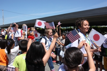 写真：リオビスタ市姉妹都市交流団来村