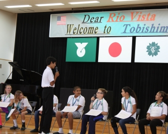 写真：リオビスタ市姉妹都市交流団来村