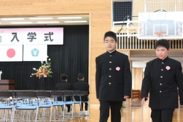 写真：飛島学園入学式