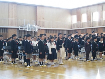 写真：飛島学園入学式