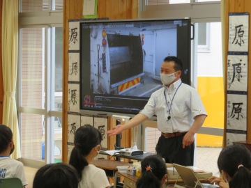 写真：飛島学園　SDGｓをテーマにした縦割り「なかよし会」・SDGs出前授業