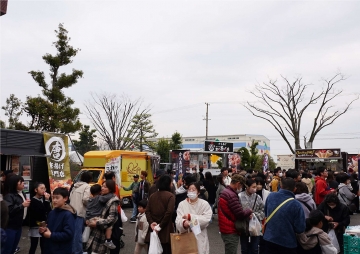 写真：とびしマルシェ
