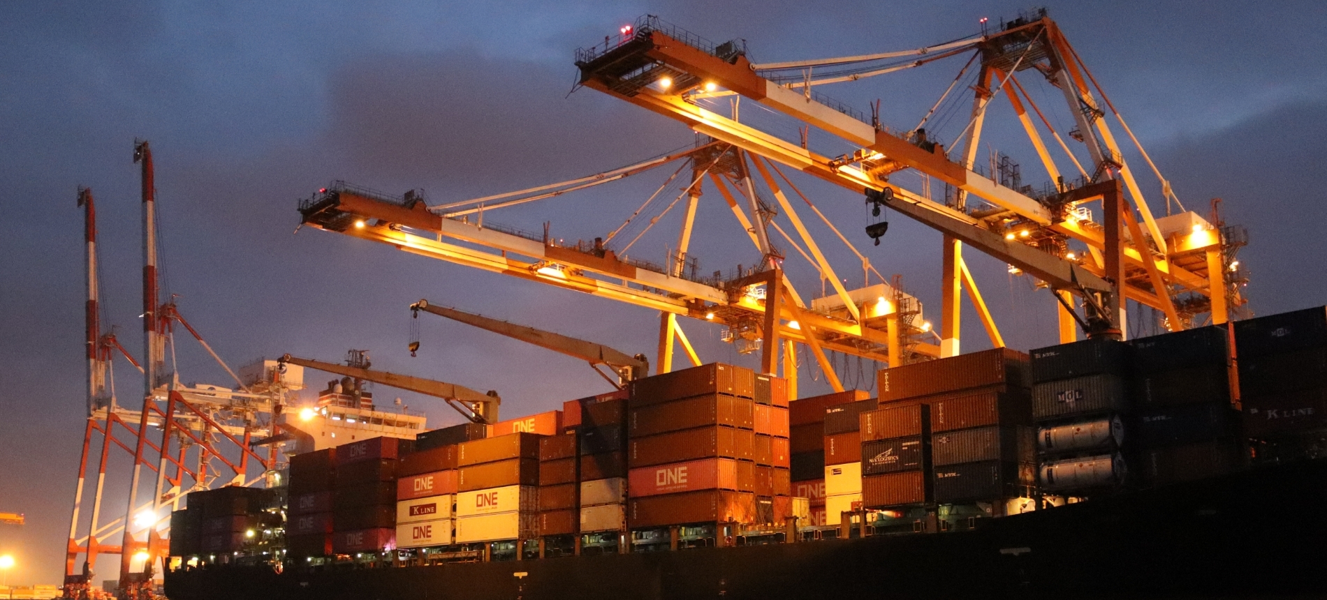 写真：ガントリークレーン