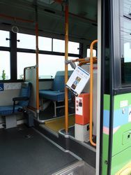 写真：車内吊下げチラシ広告