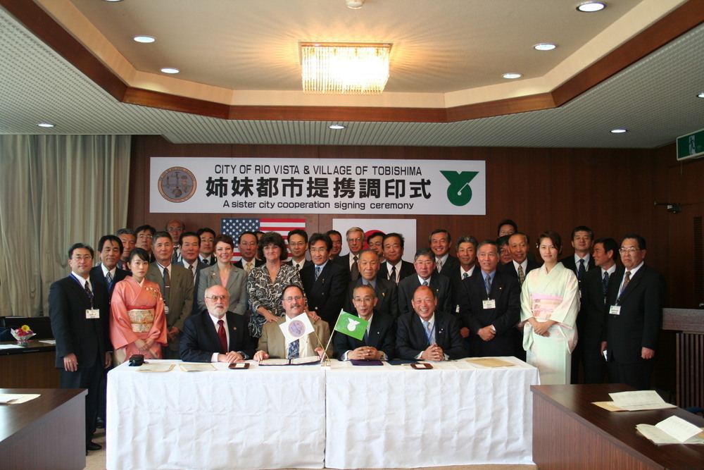 写真：姉妹都市提携調印式