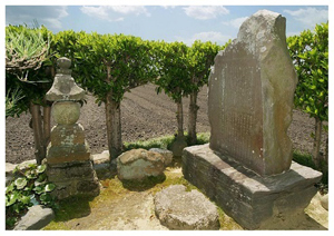 写真：孝女和喜之碑