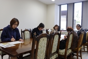 写真：短歌クラブ活動の様子