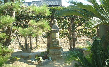 写真：孝女「和喜」の碑