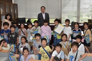 写真：村長室訪問2