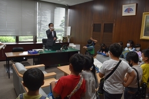 写真：村長室訪問3