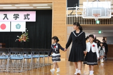 写真：飛島学園入学式2