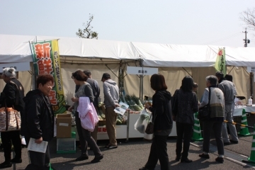 写真：とびしマルシェ2