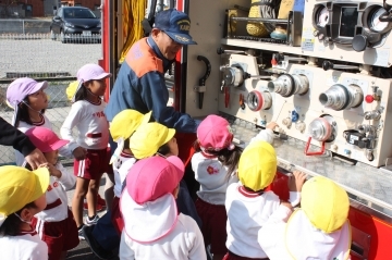写真：防火・防犯・交通安全パレード（飛島保育園・第一保育所）3