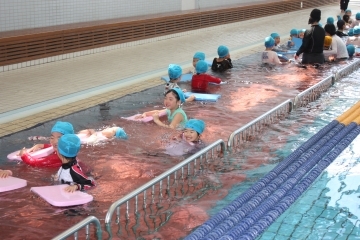 写真：着衣水泳2