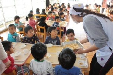 写真：もちつき（第一保育所）3