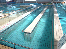 写真：歩行用プール